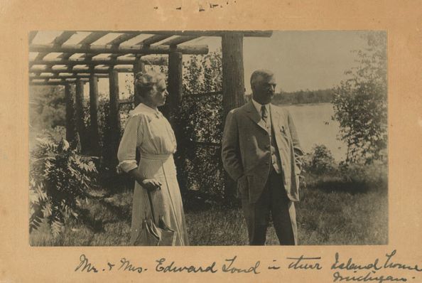 Van Ettan Lake Lodge (Van Etten Lake Lodge) - Library Of Congress Photo Of Mr And Mrs Edward F Loud Circa 1920